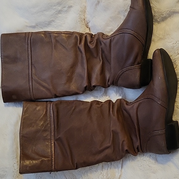 FREE with purchase Spring brown boots size5 - Picture 8 of 10